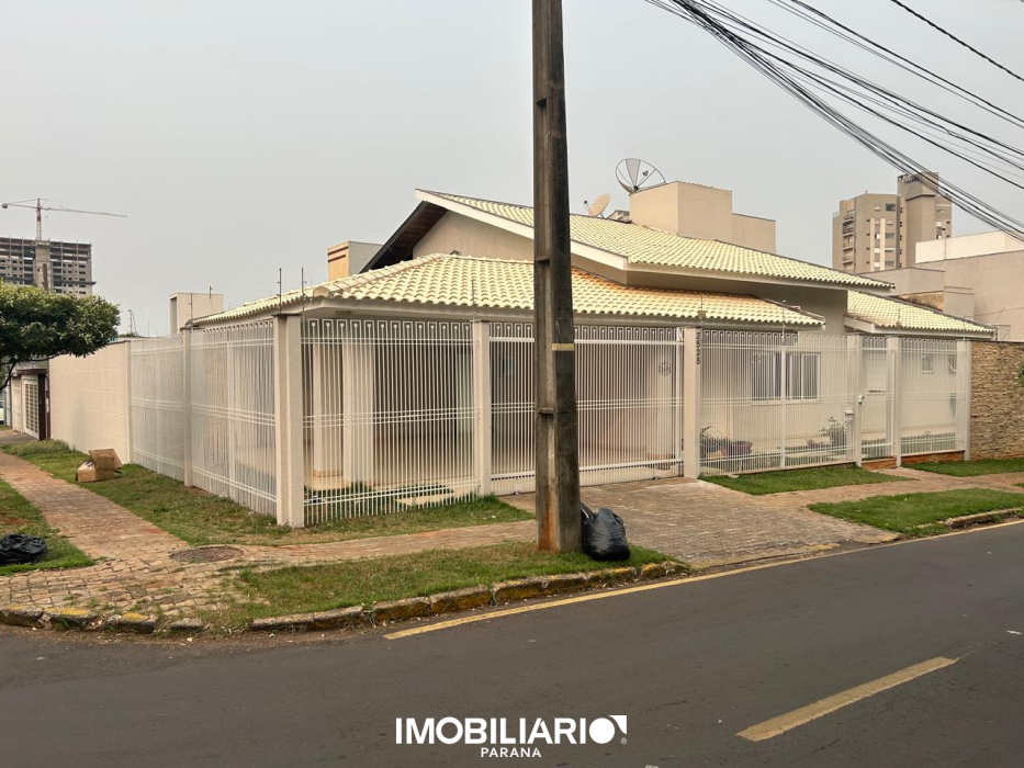 Residência para  venda em Zona II, Umuarama, 469,00m², com 3 quartos